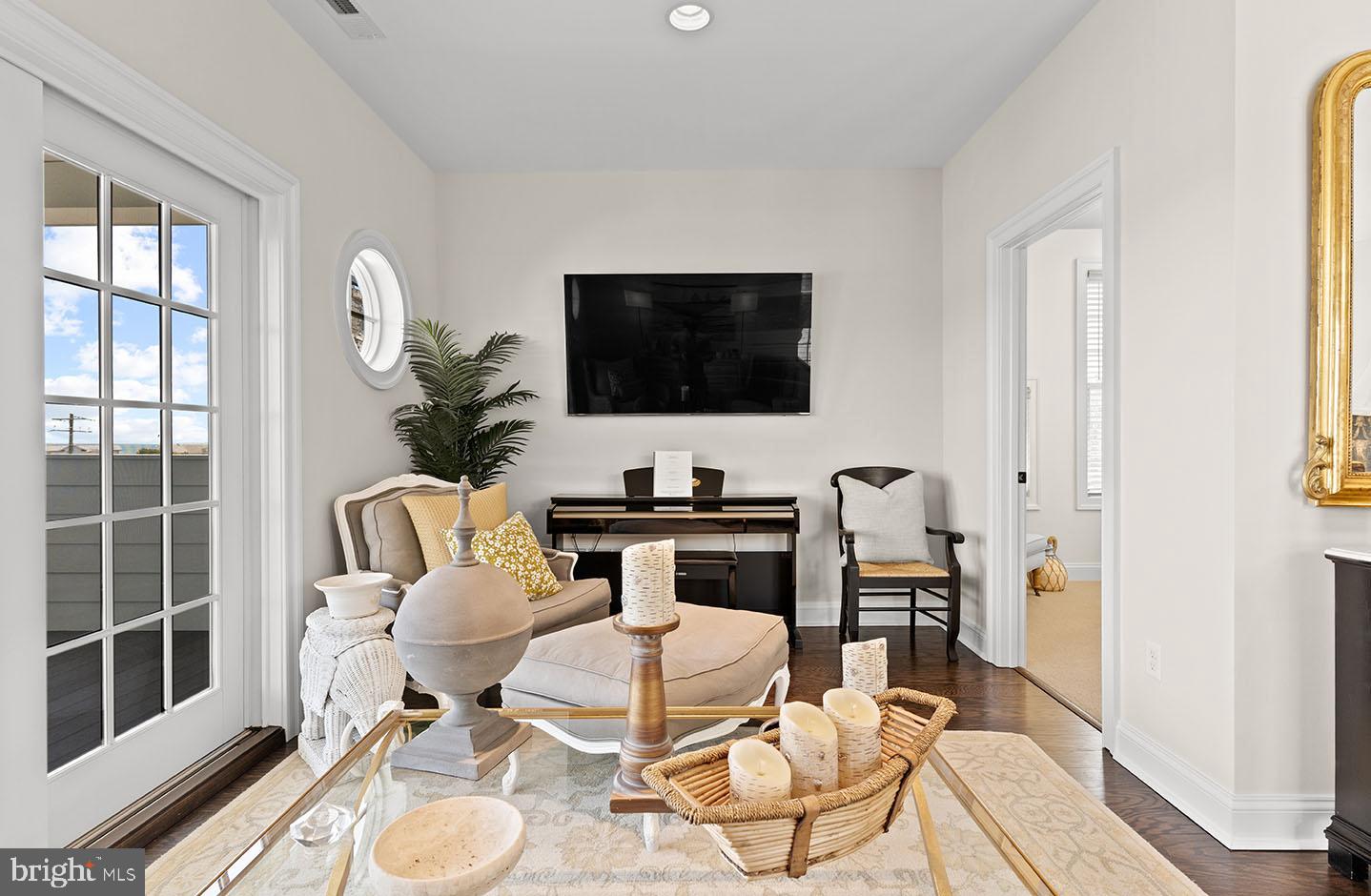 SILVER LAKE SHORES - Residential