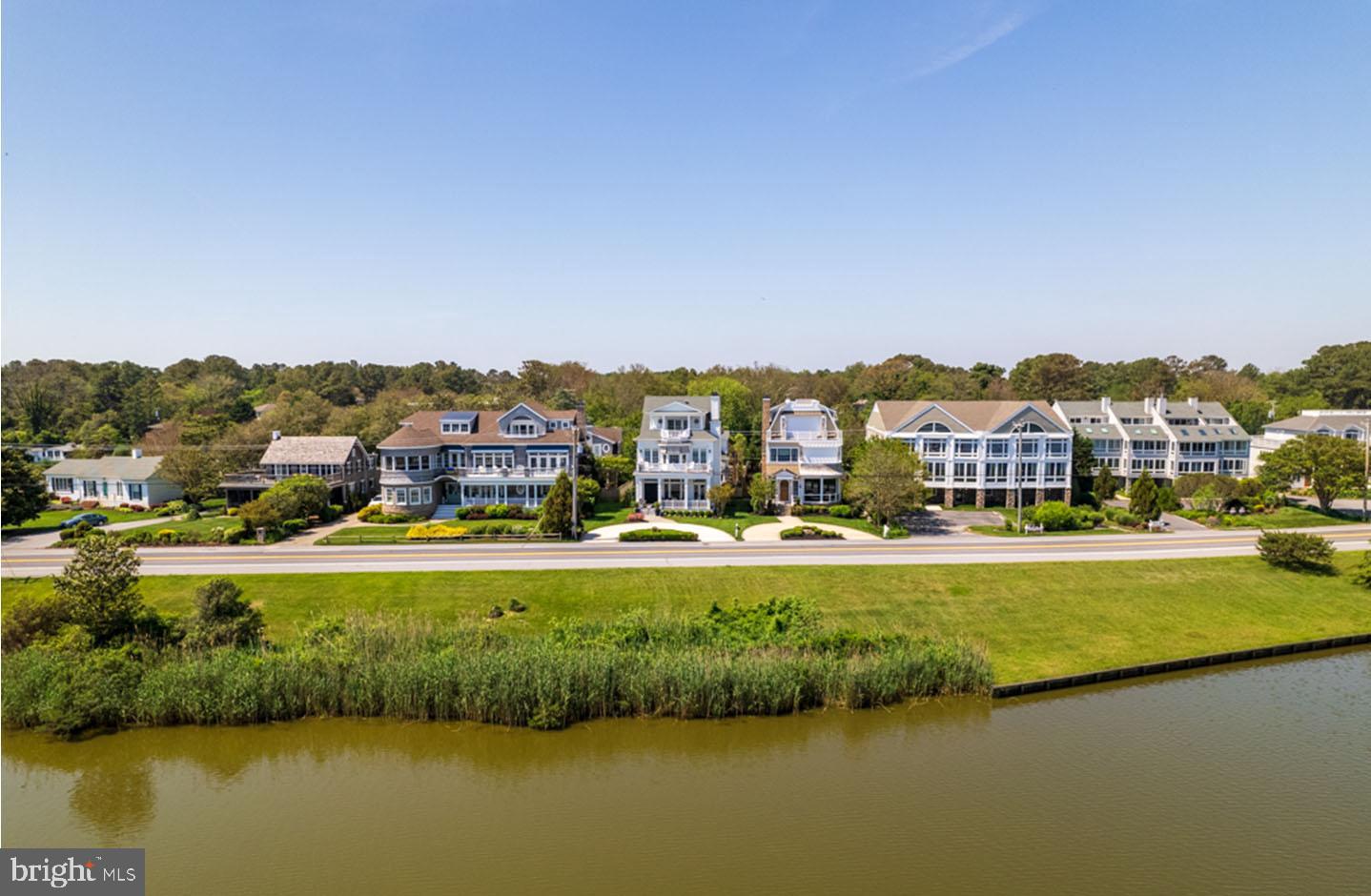 SILVER LAKE SHORES - Residential