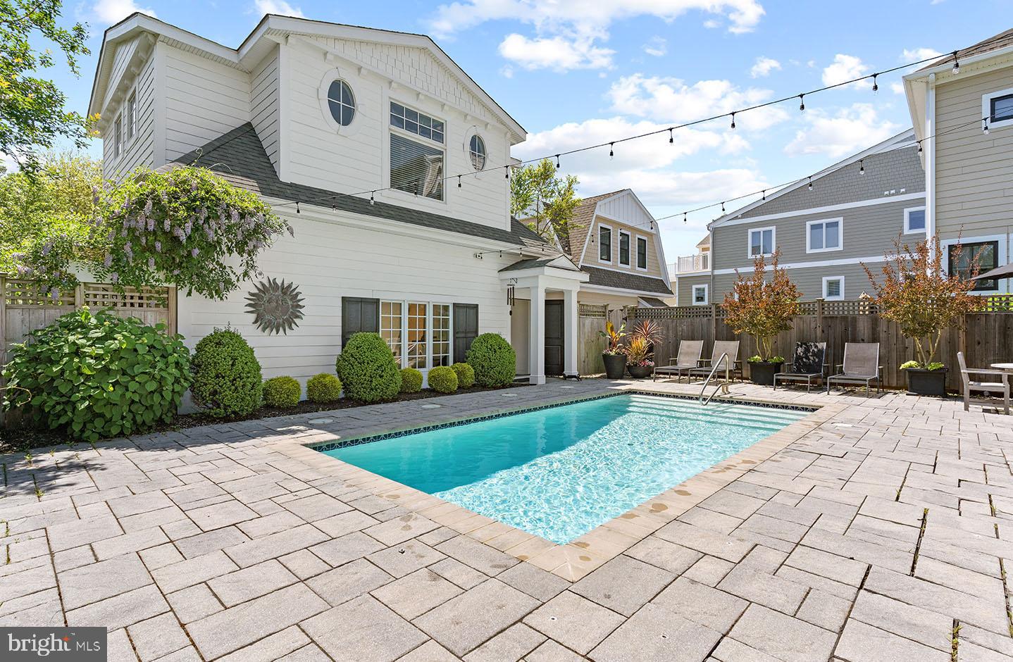 SILVER LAKE SHORES - Residential