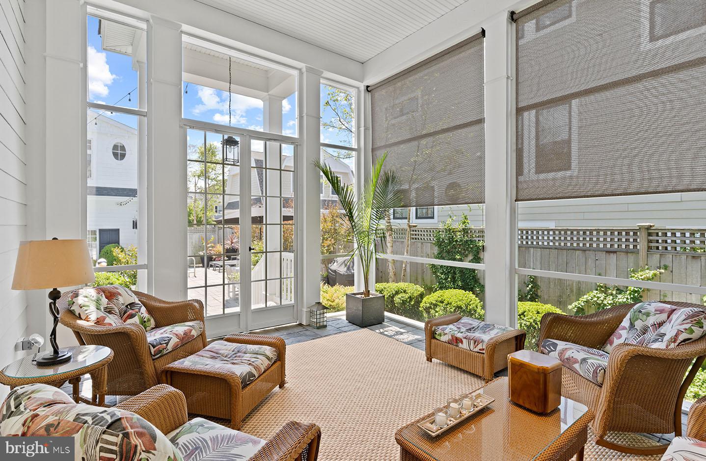 SILVER LAKE SHORES - Residential