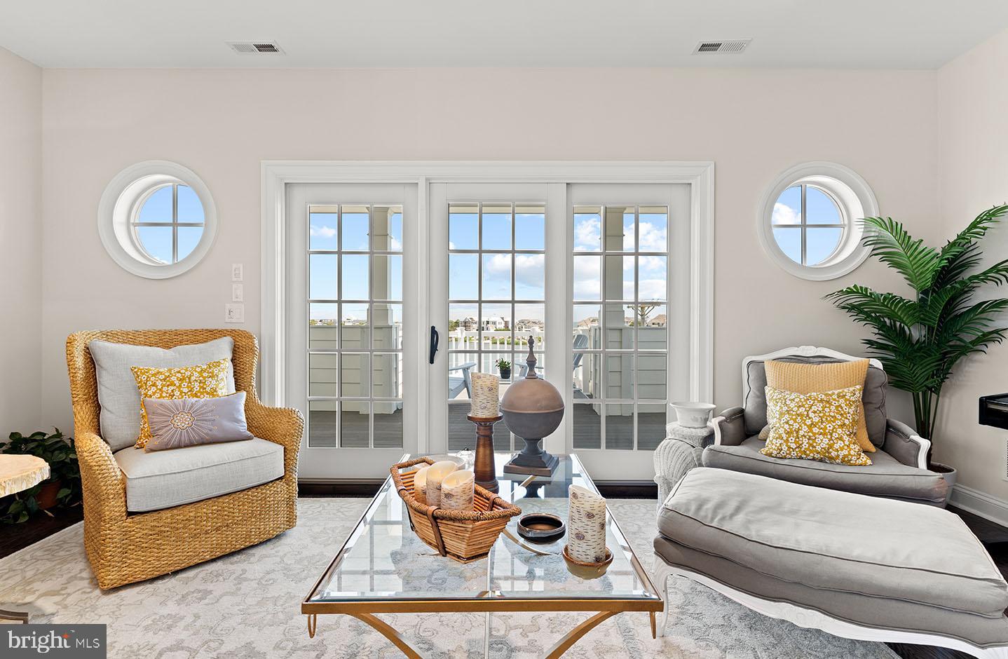 SILVER LAKE SHORES - Residential