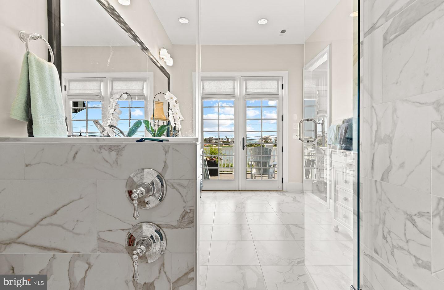 SILVER LAKE SHORES - Residential