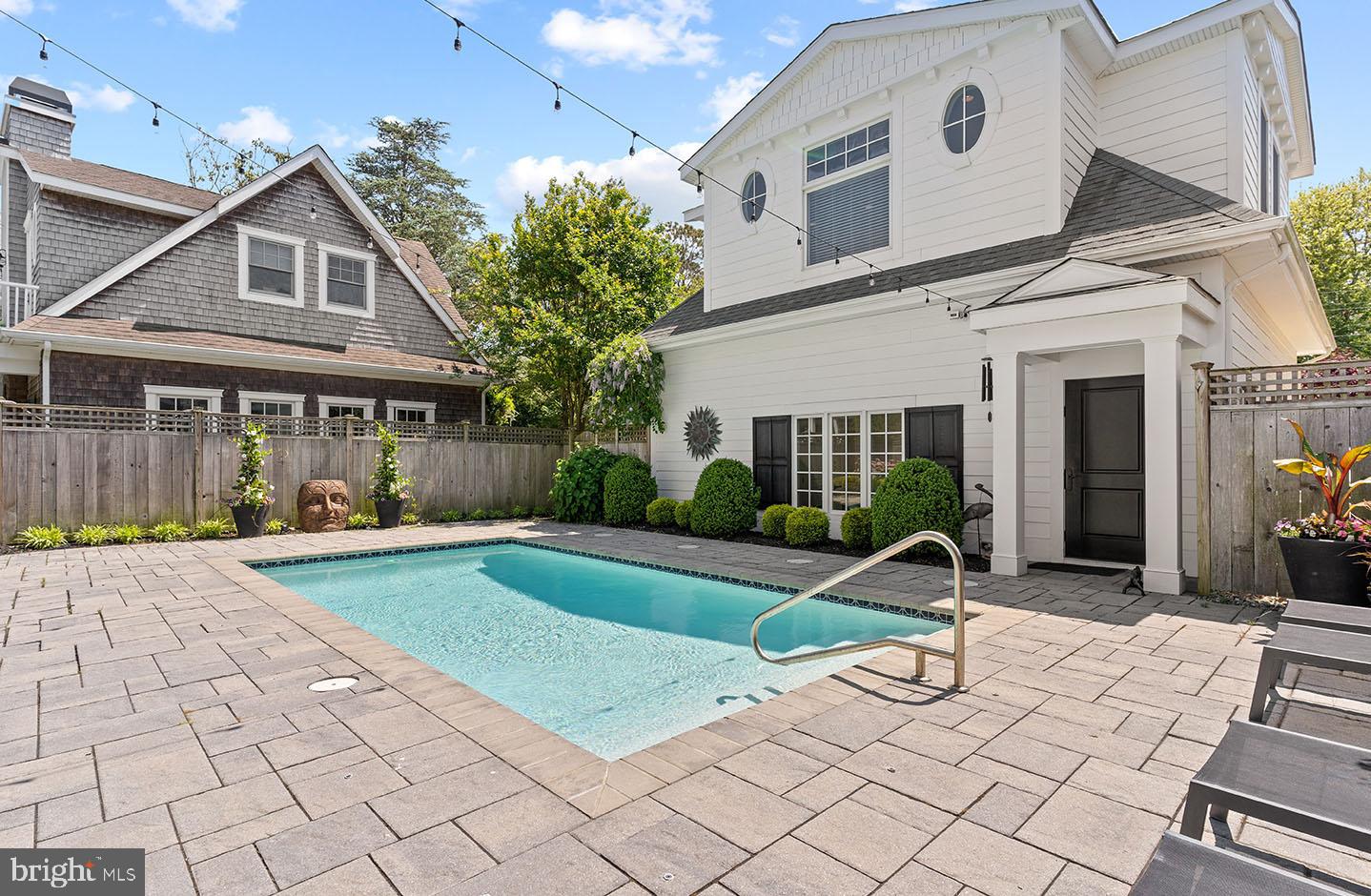 SILVER LAKE SHORES - Residential