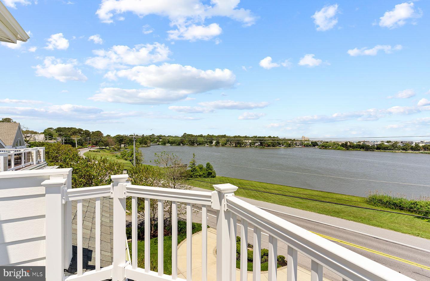 SILVER LAKE SHORES - Residential