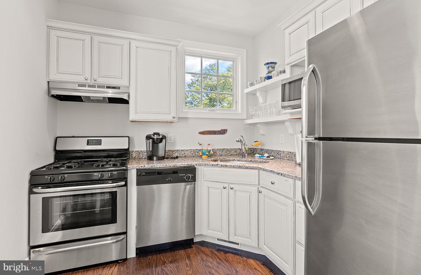 SILVER LAKE SHORES - Residential