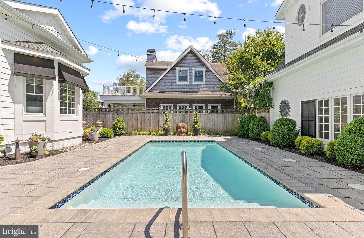 SILVER LAKE SHORES - Residential