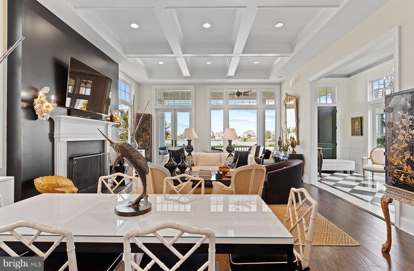 SILVER LAKE SHORES - Residential