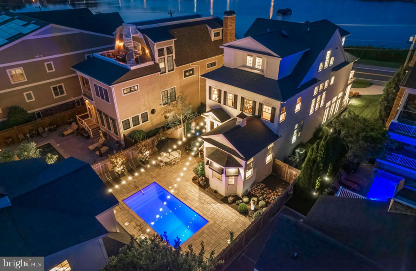 SILVER LAKE SHORES - Residential