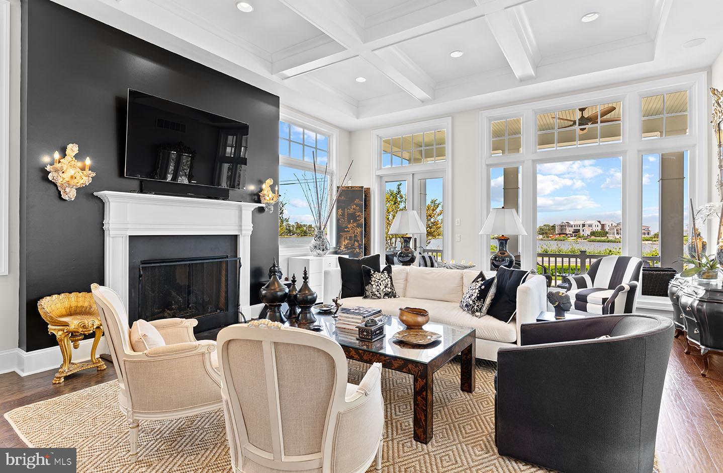 SILVER LAKE SHORES - Residential