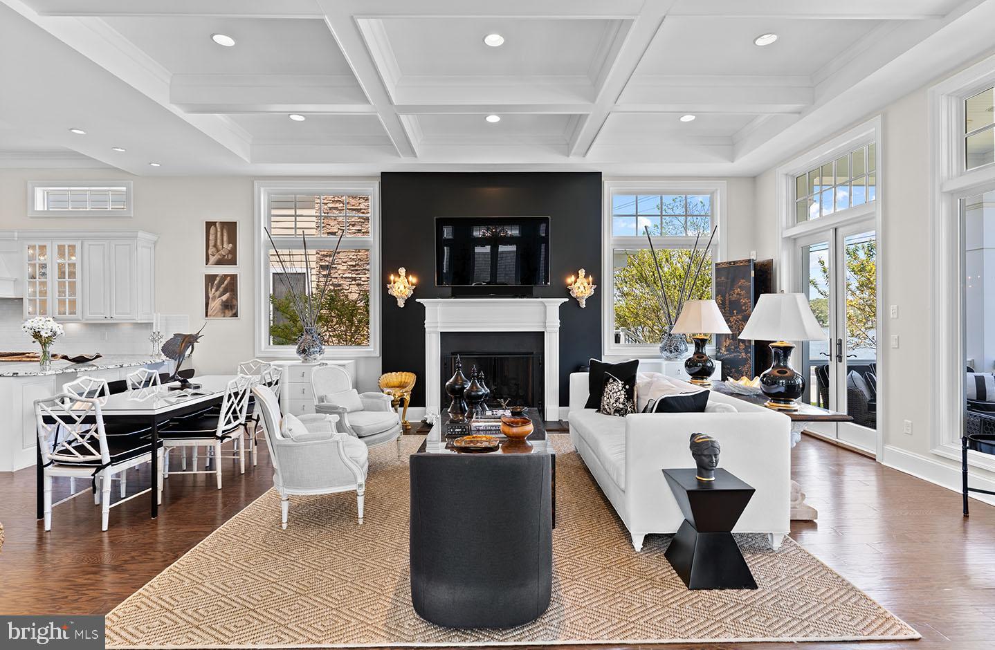 SILVER LAKE SHORES - Residential