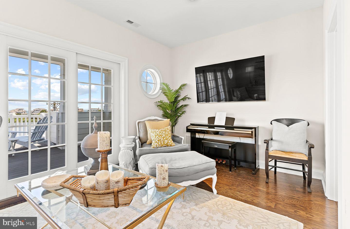 SILVER LAKE SHORES - Residential