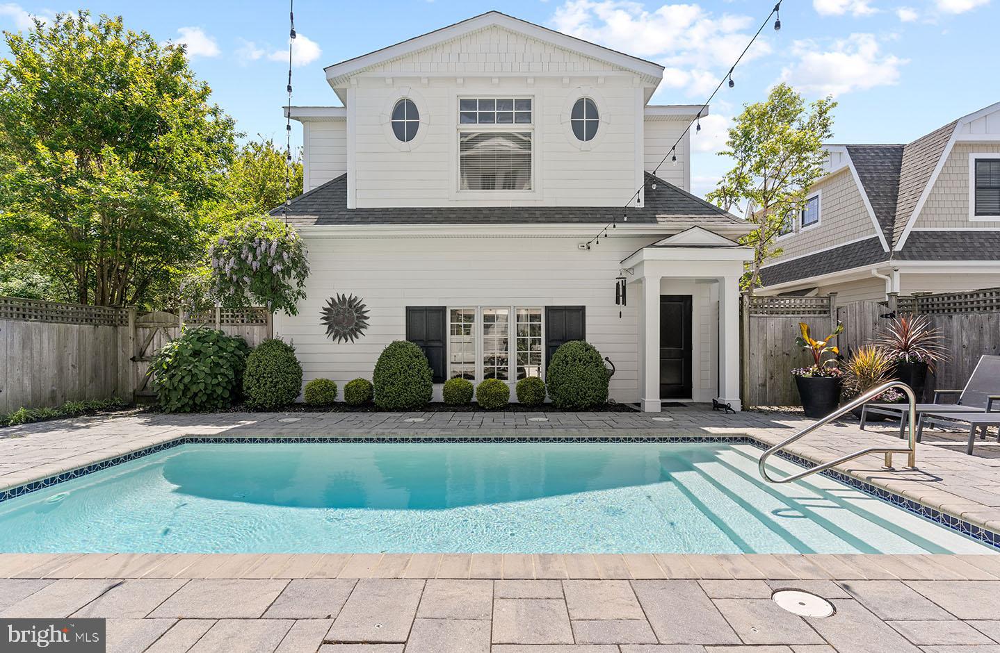 SILVER LAKE SHORES - Residential