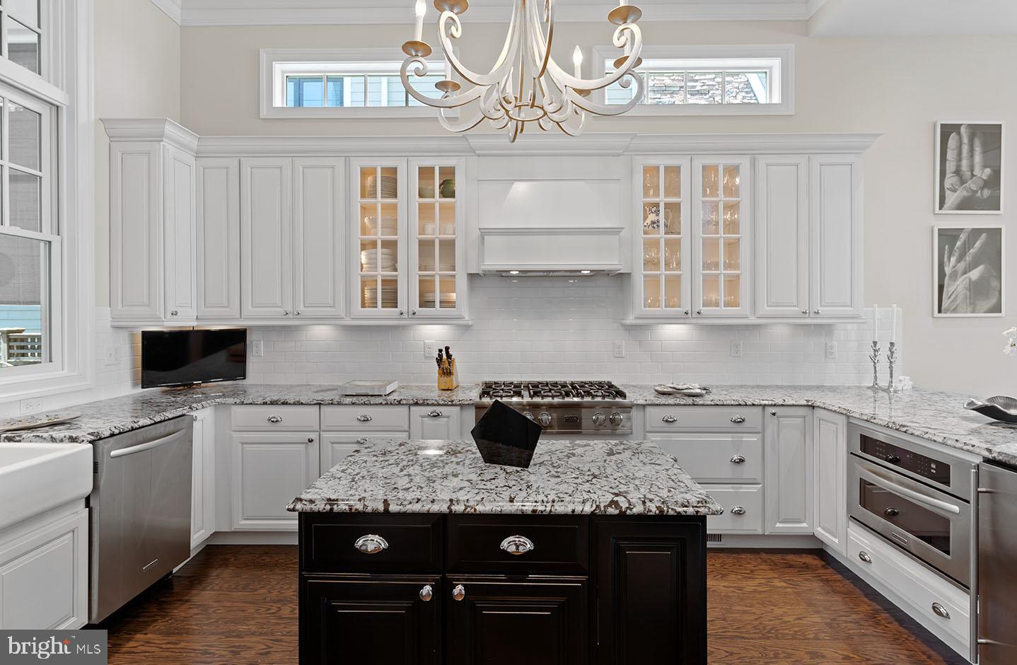 SILVER LAKE SHORES - Residential