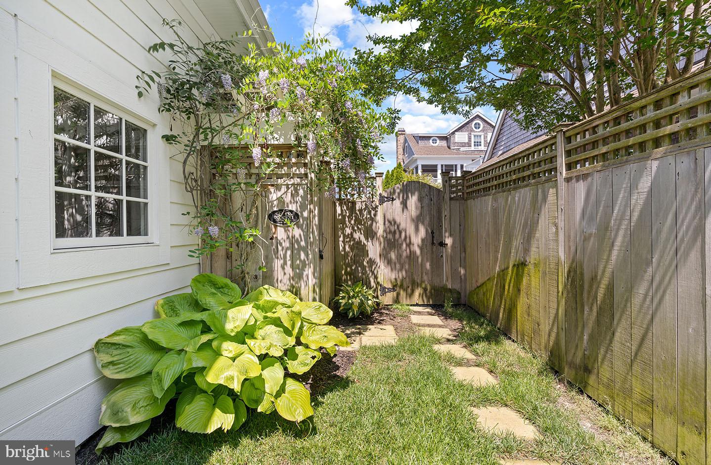 SILVER LAKE SHORES - Residential