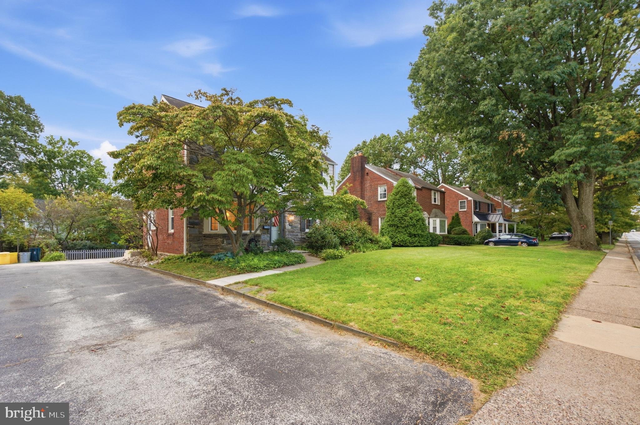 1426 W WYNNEWOOD ROAD