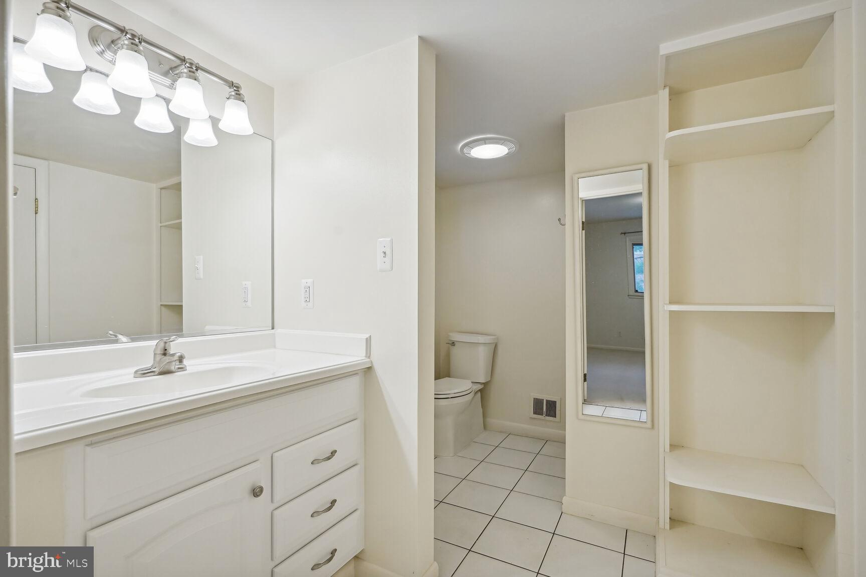 BROYHILL LANGLEY ESTATES - Residential Lease