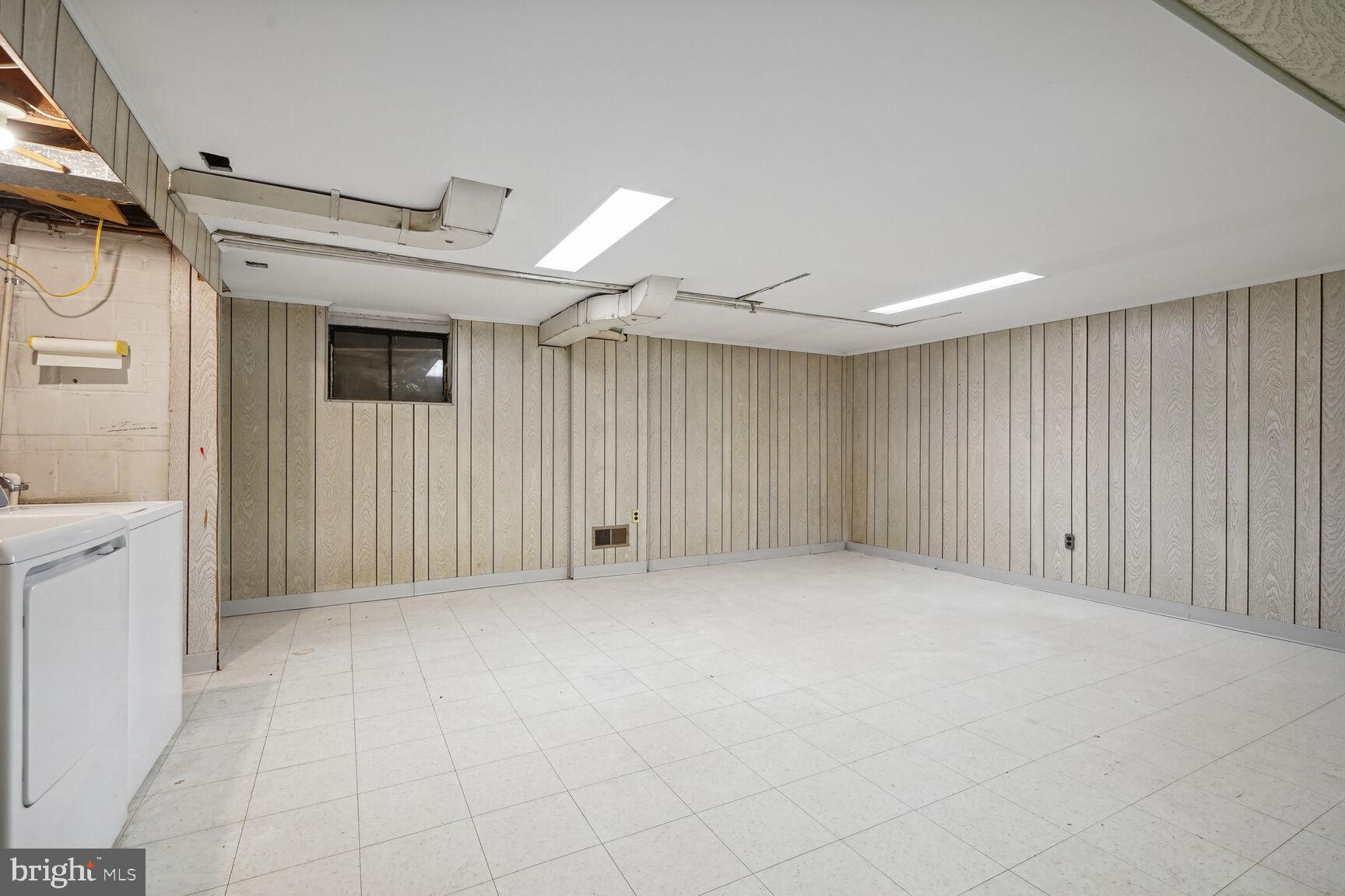 BROYHILL LANGLEY ESTATES - Residential Lease