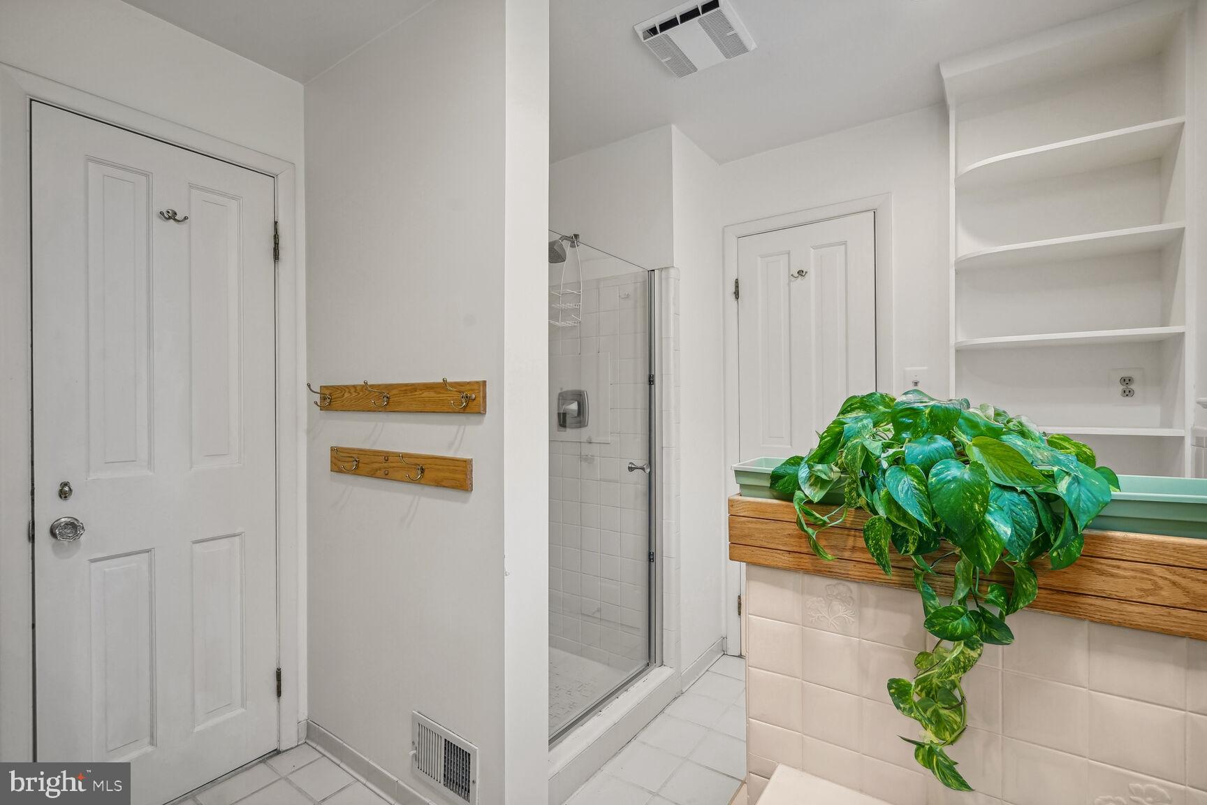 BROYHILL LANGLEY ESTATES - Residential Lease