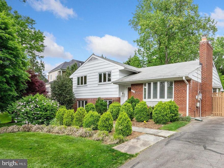 Mid-Century multi- level split in the highly desirable Broyhill Langley Estates neighborhood. This property, predominantly constructed of brick, boasts 4 bedrooms, 2 full bathrooms, newly refurbished hardwood flooring, and modern kitchen appliances. It sits on a sizable lot and is conveniently situated near schools, downtown McLean, and major roads.