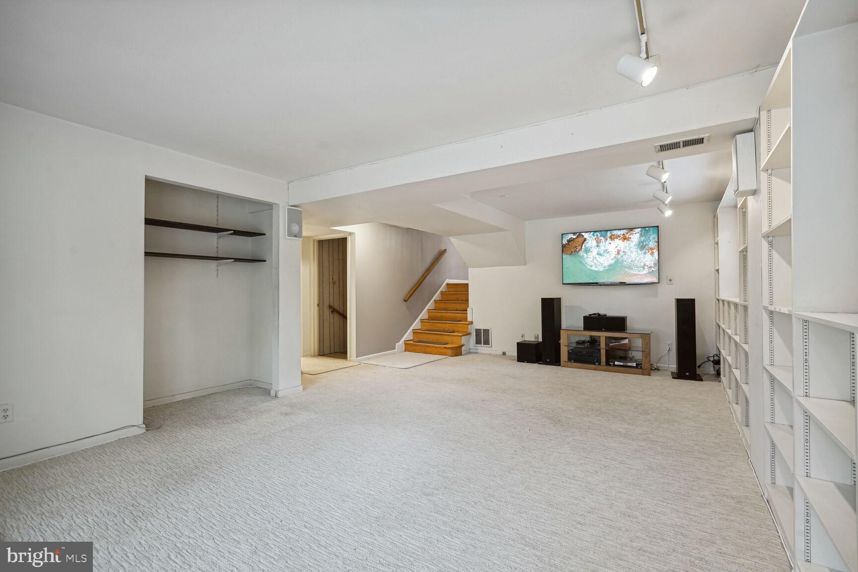 BROYHILL LANGLEY ESTATES - Residential Lease