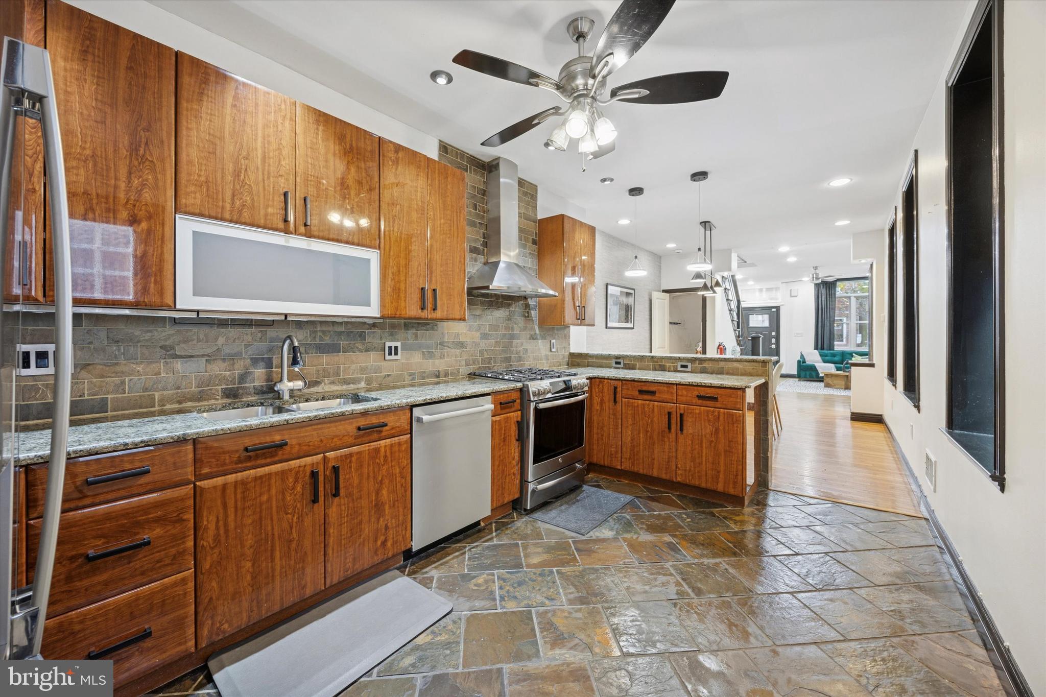 PASSYUNK SQUARE - Residential