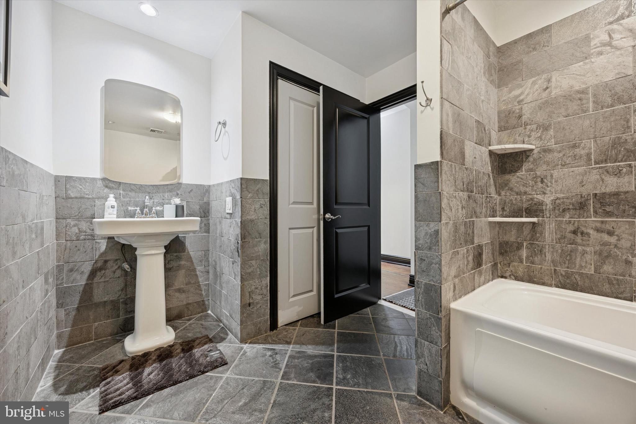 PASSYUNK SQUARE - Residential