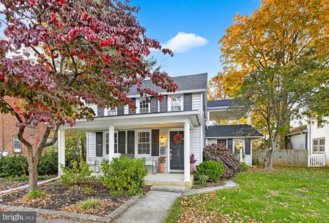 Photo of 130 E High Street, MANHEIM, PA 17545 (MLS # PALA2078802)