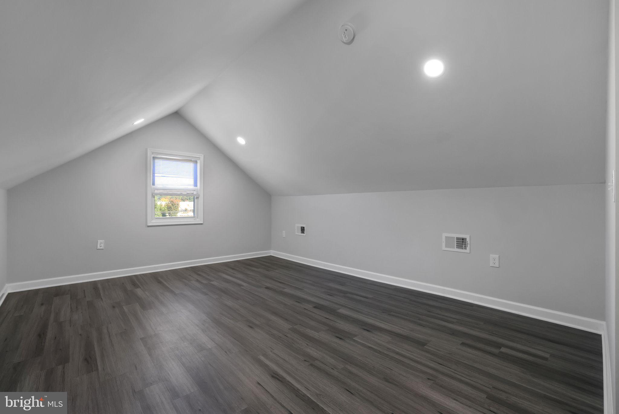 RIVERDALE PARK - Residential Lease