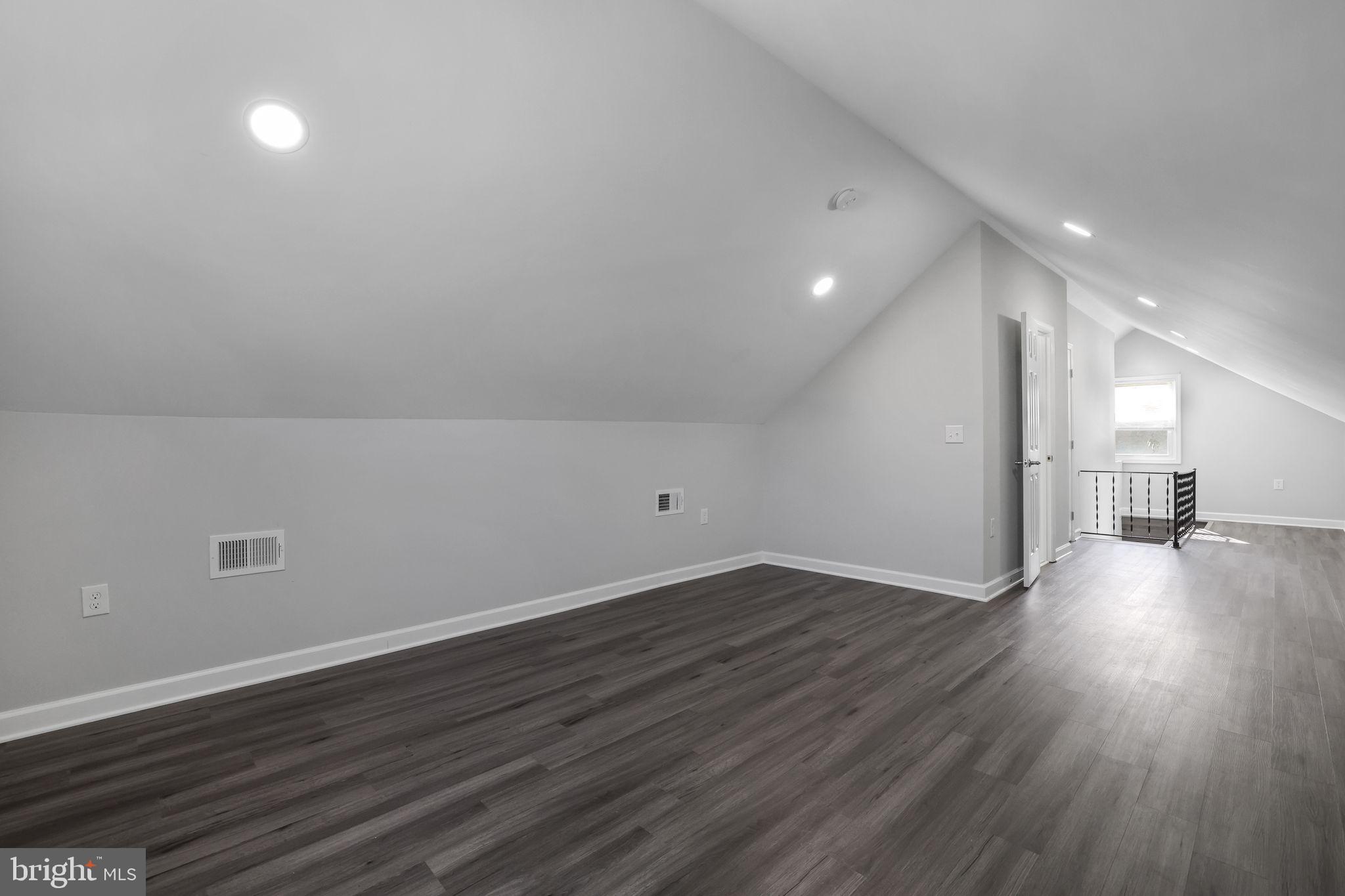 RIVERDALE PARK - Residential Lease