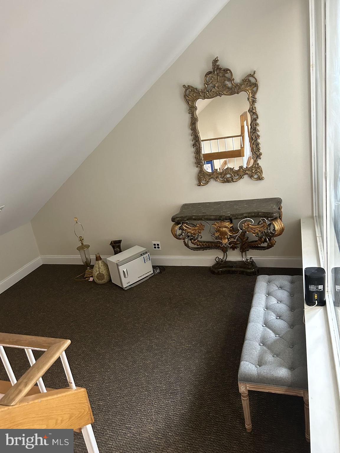 PIKE AND ROSE - Commercial Sale