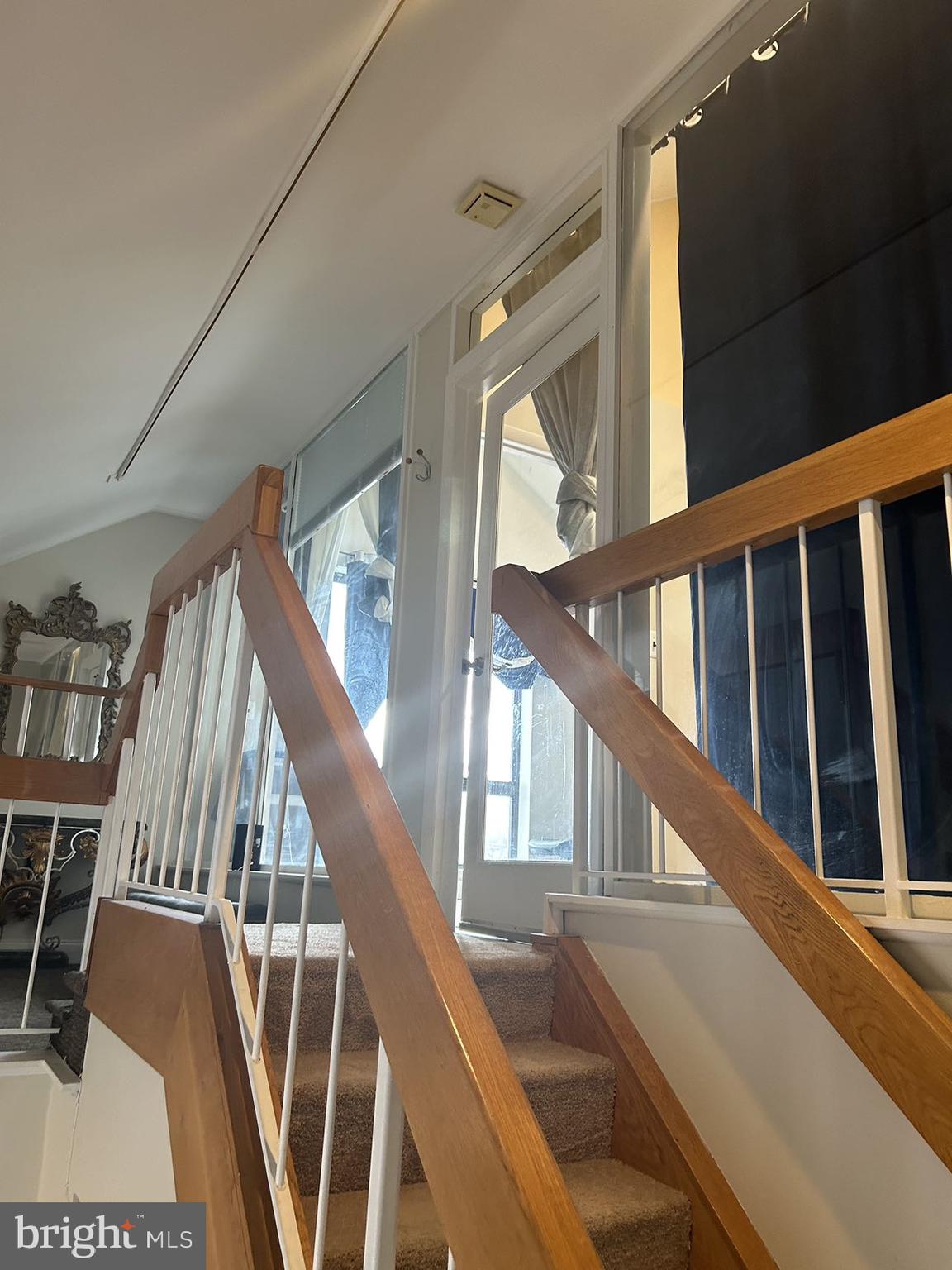 PIKE AND ROSE - Commercial Sale