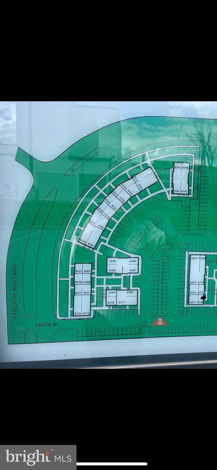 PIKE AND ROSE - Commercial Sale