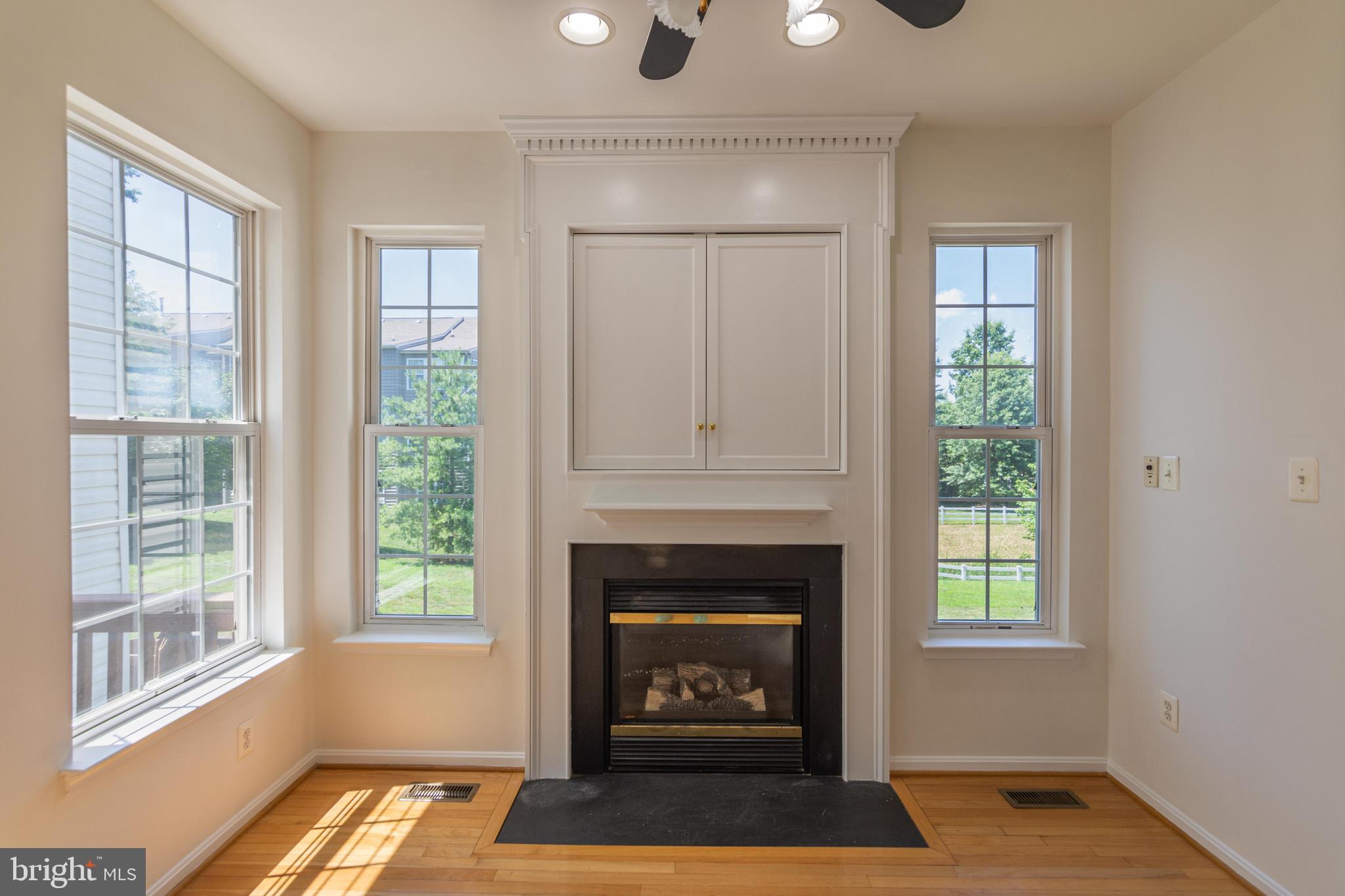 RIVER OAKS - Residential Lease