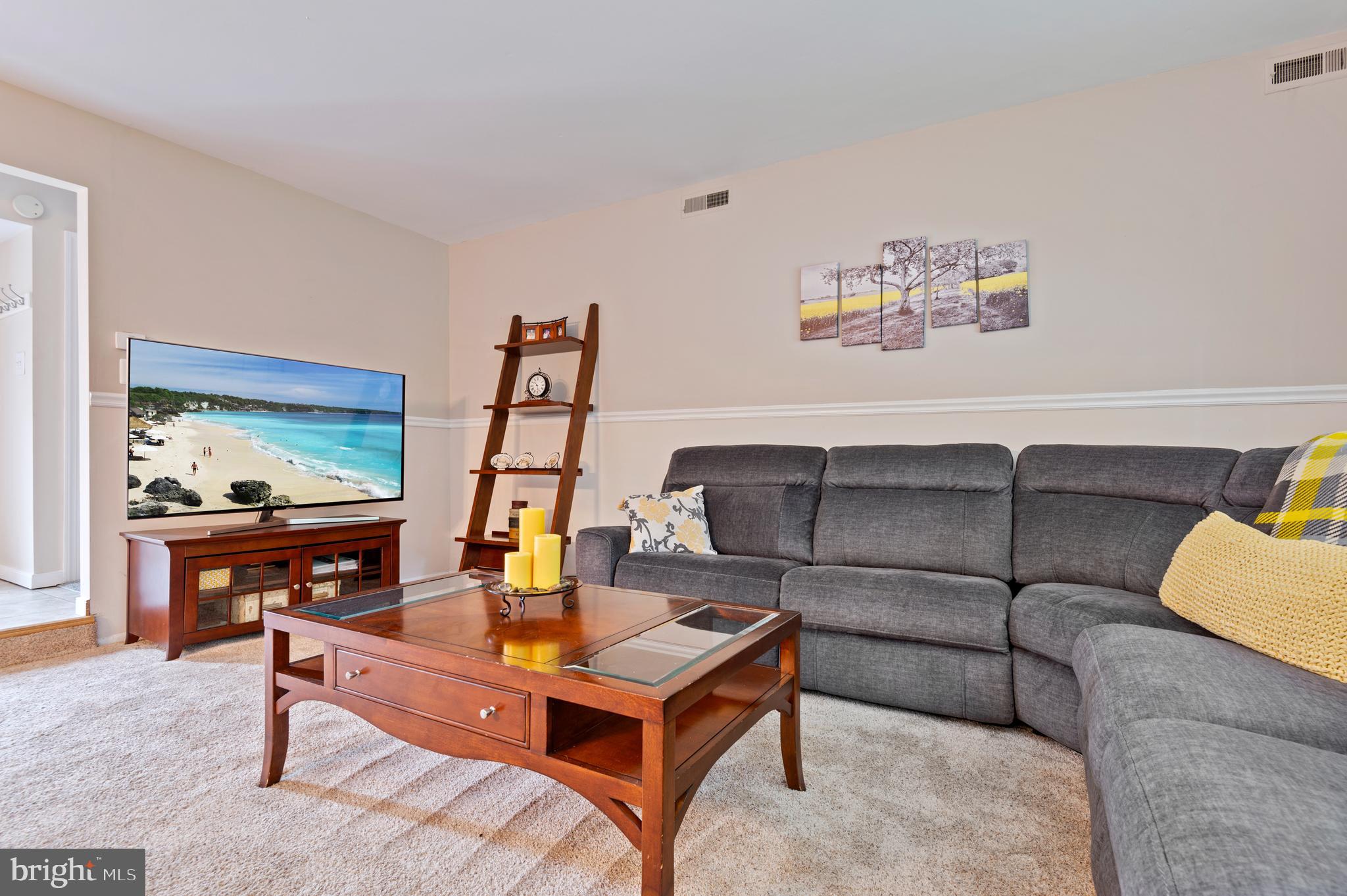 1419 ORMSBY PLACE