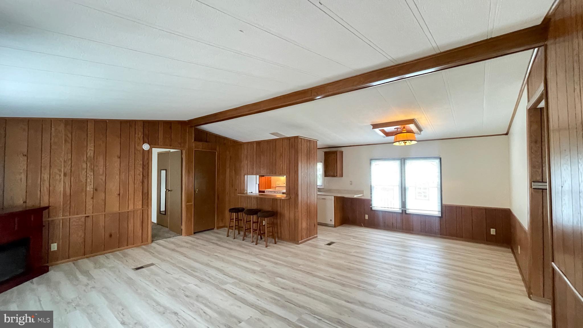 498 WILLOW LANE