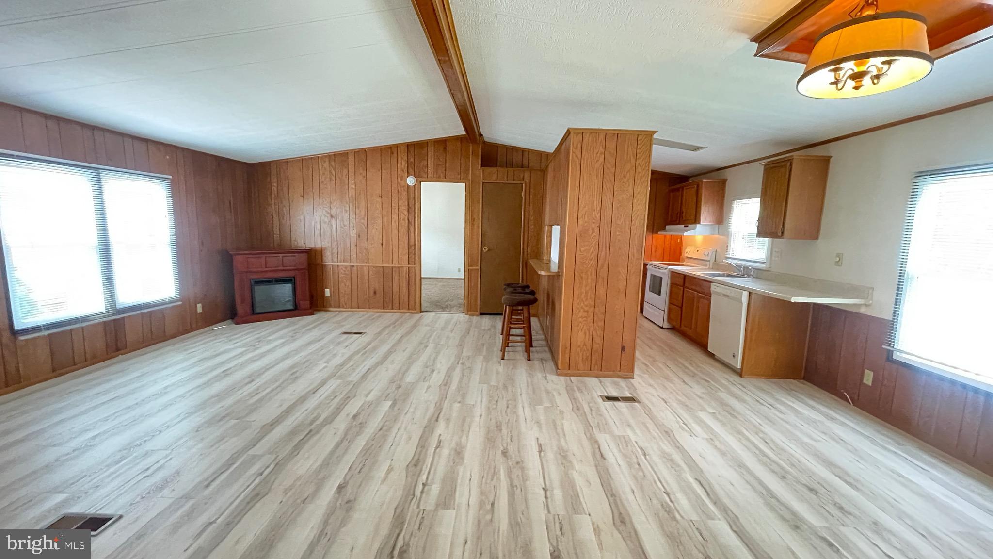 498 WILLOW LANE