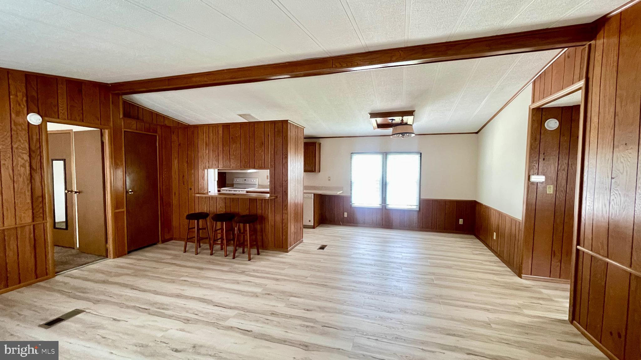 498 WILLOW LANE