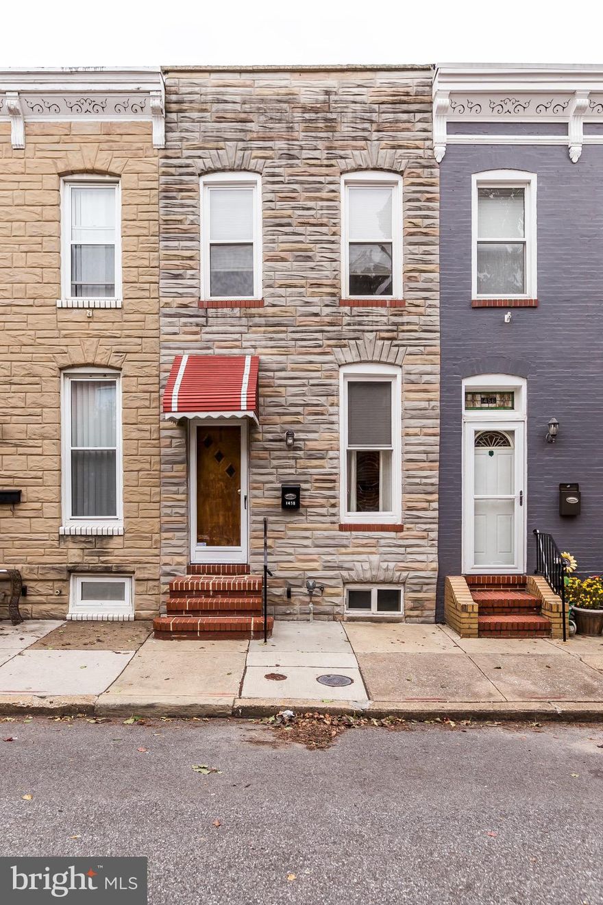 Welcome to your Locust Point rental! 2 bedroom, 1 bathroom. Home has a beautiful large 2nd story deck! Washer and dryer are in the unit. Plenty of space for storage. Plenty of street parking for residents! Move right in!