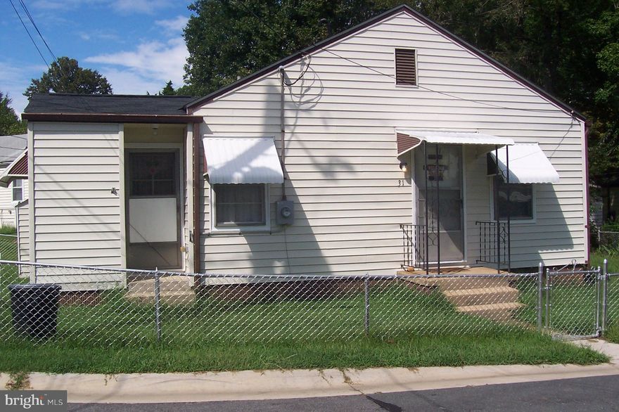 Well maintained duplex in Potomac Heights. 2 bedrooms and 1 bath. Separate laundry room. This is a cooperative community. Buyer must be approved for membership and use approved lender. Pick up a buyers packet from the housing office for information about purchasing this unit. Buyer must be approved for membership and also approved with the lender before submitting an offer.