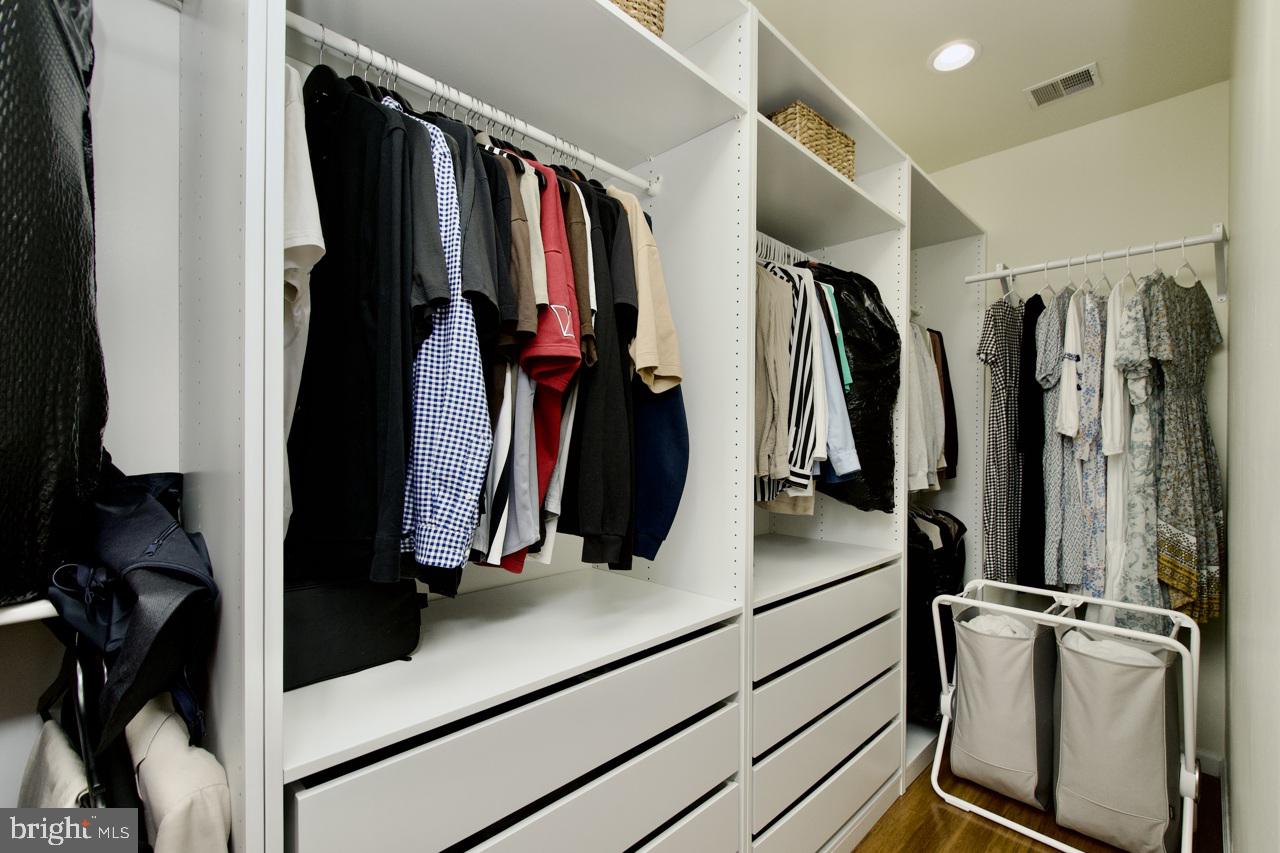 HAWTHORNE - Residential Lease