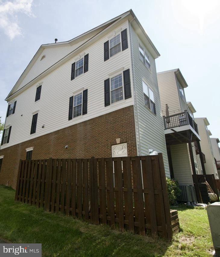 HAWTHORNE - Residential Lease