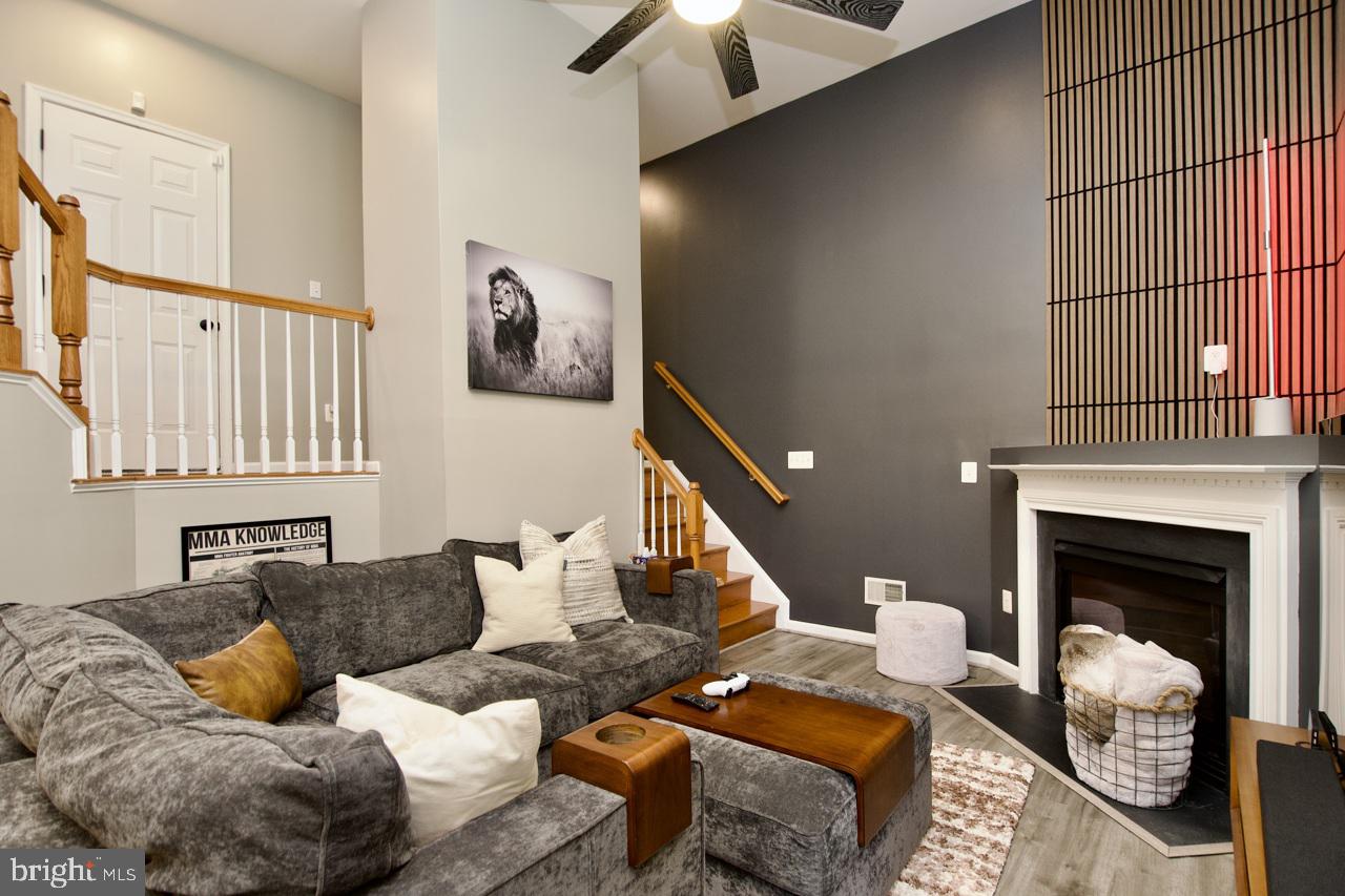 HAWTHORNE - Residential Lease