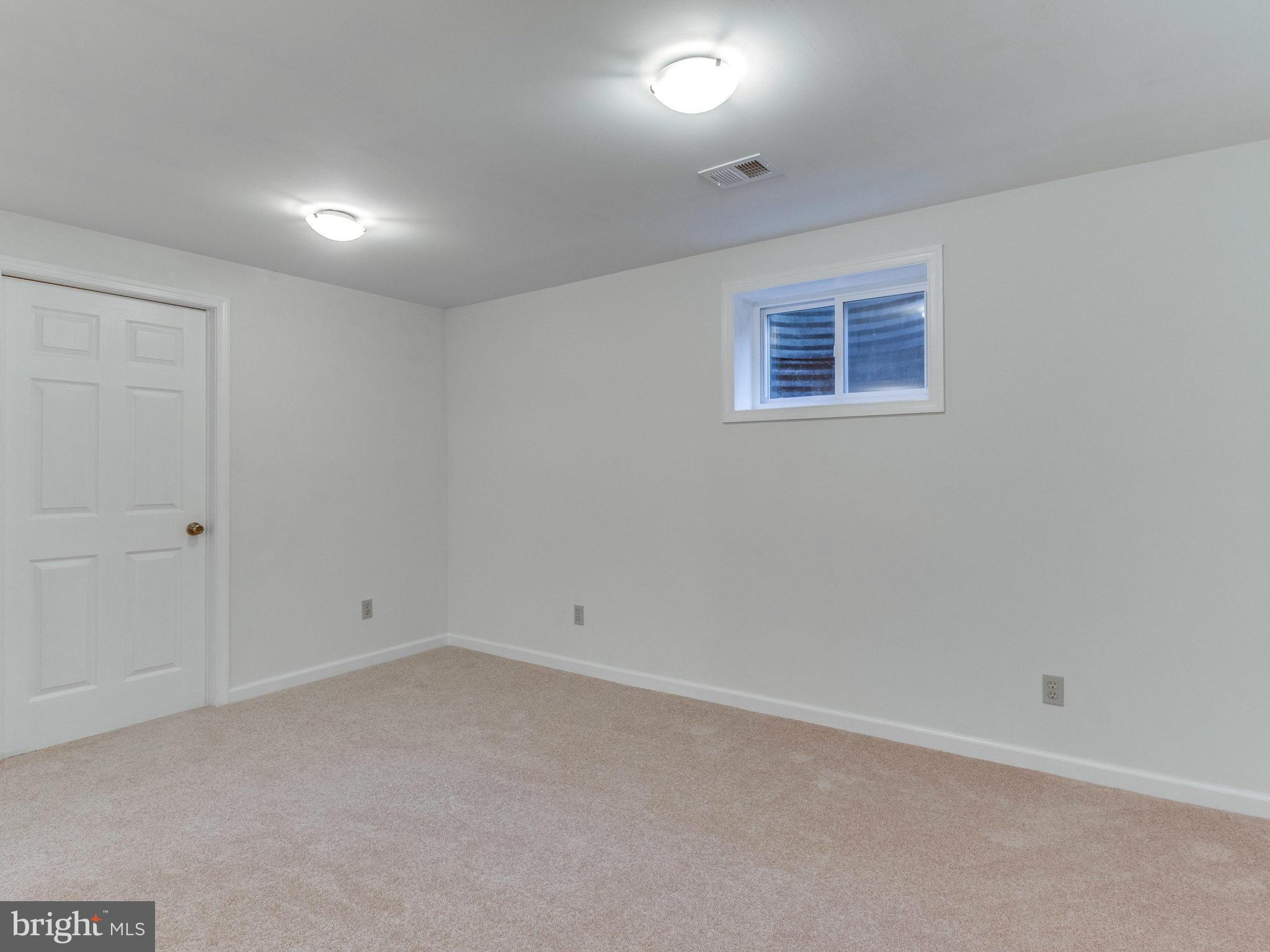 LAKE BRADDOCK - Residential