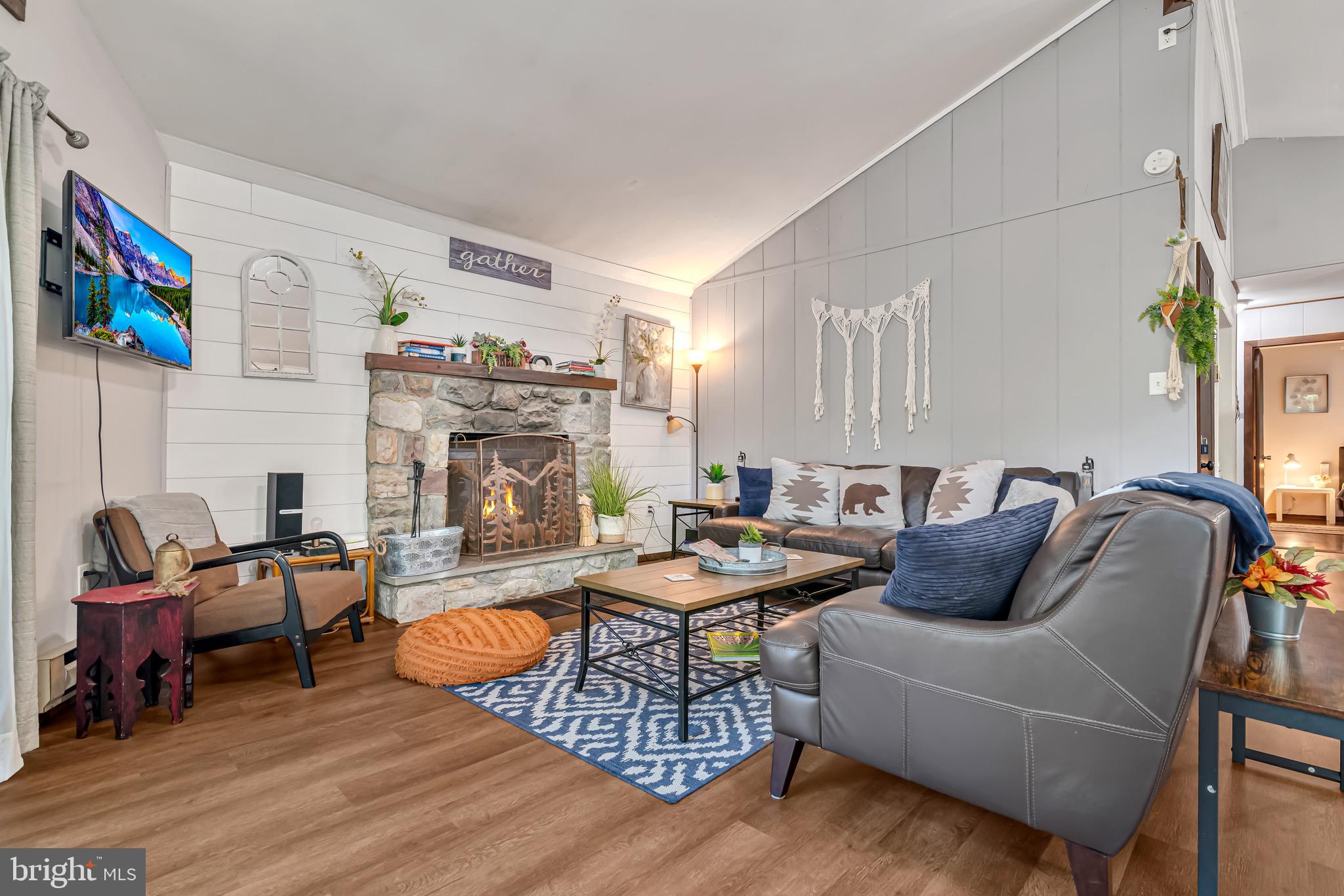 TOWAMENSING TRAILS - Residential