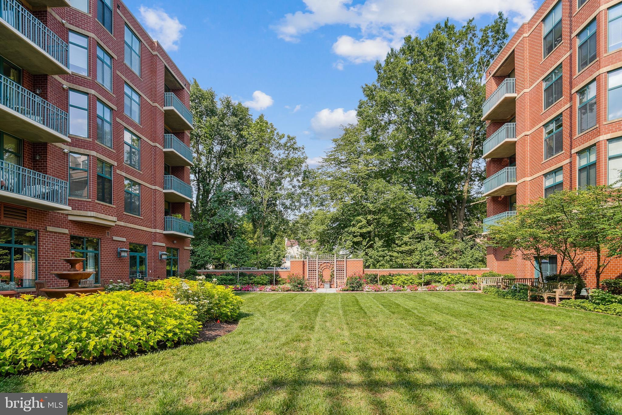 BROADWAY CONDOMINIUM - Residential