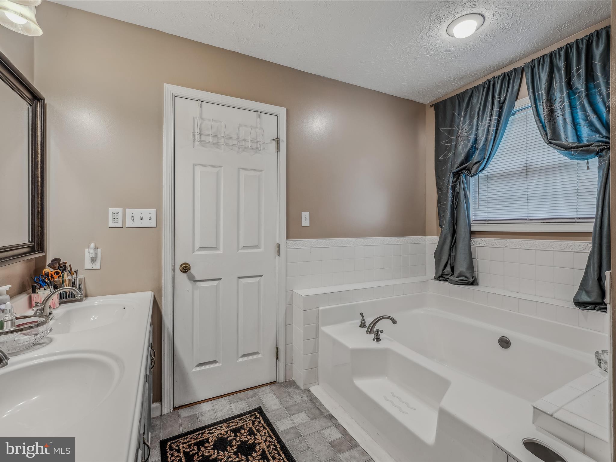 LOST COLONY - Residential