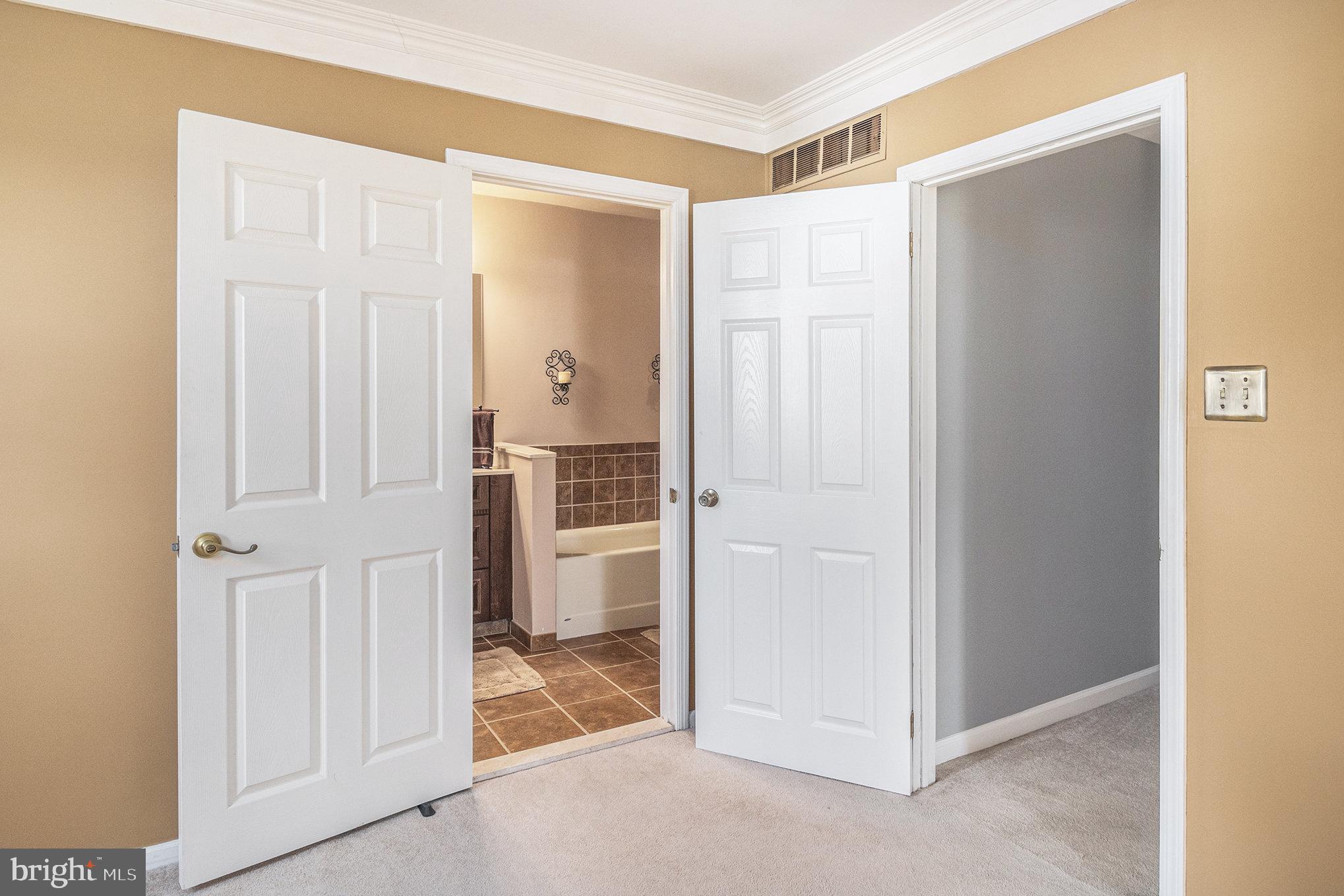 REGENT MANOR - Residential