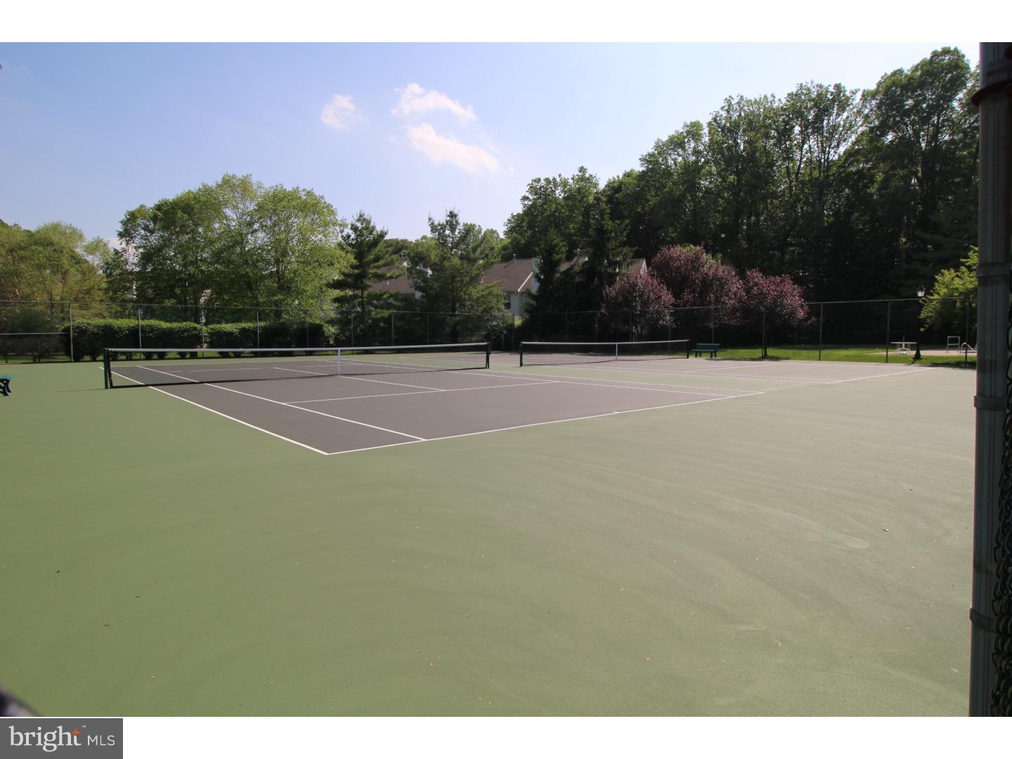 MAKEFIELD GLEN - Residential