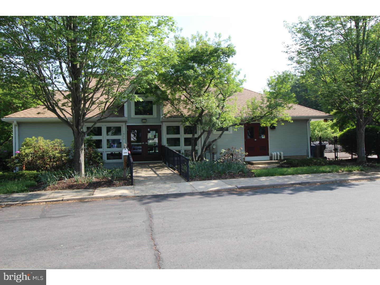 MAKEFIELD GLEN - Residential