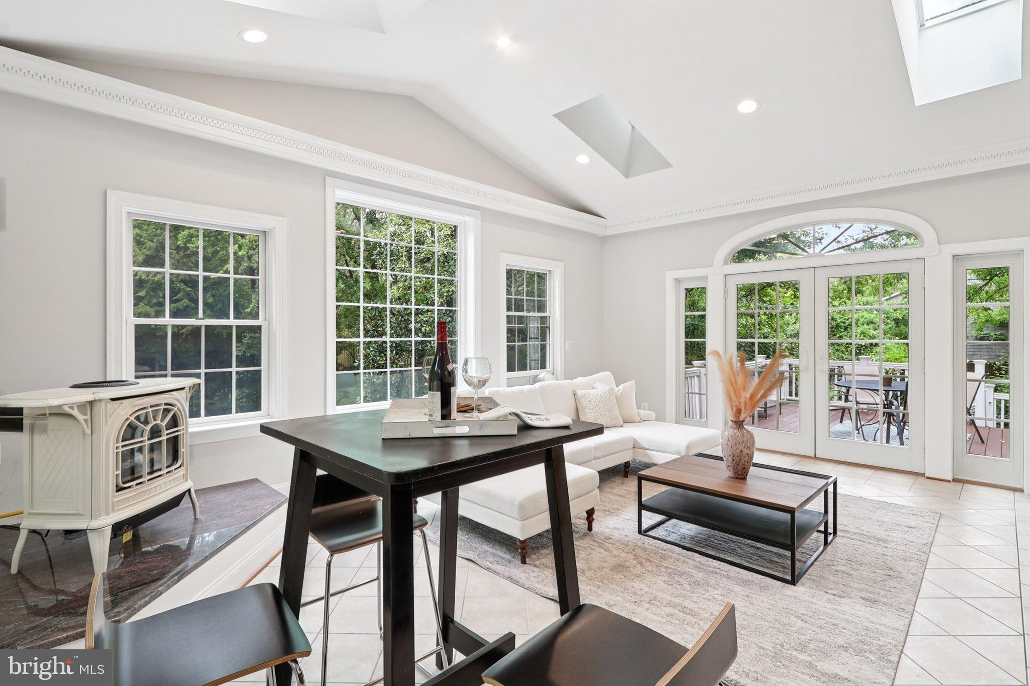 CLARENDON - Residential